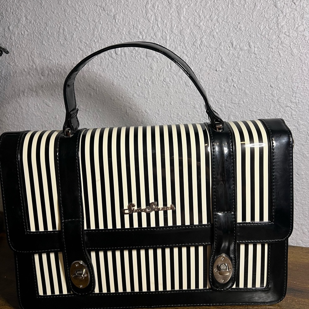 Chic Black and White Striped Crossbody Bag